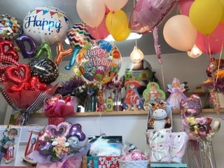 バルーンとボディアート、まつ毛エクステ、エステも出来る！女子力